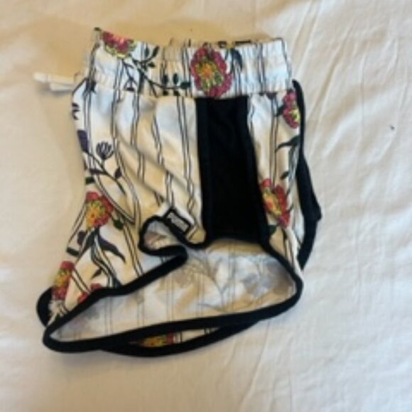 Women's Puma Floral Patterned Shorts Size Small - Picture 2 of 10